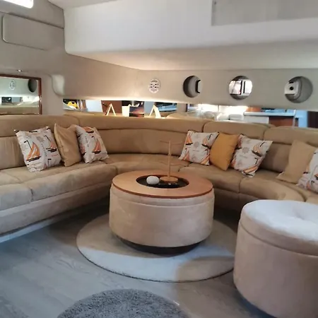 Πλωτό κατάλυμα Flat Boat - Luxuryborder *
