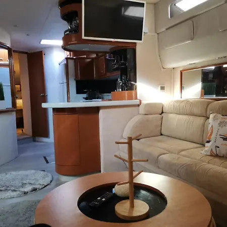 Πλωτό κατάλυμα Flat Boat - Luxuryborder *